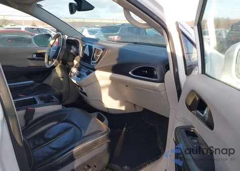 2018 Chrysler Pacifica Limited z USA, uszkodzony, nr VIN 2C4RC1GG4JR232681